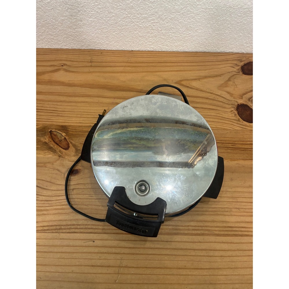Vintage Toastmaster Waffle Iron Maker Baker Non Stick Chrome W252C Round 8"Works